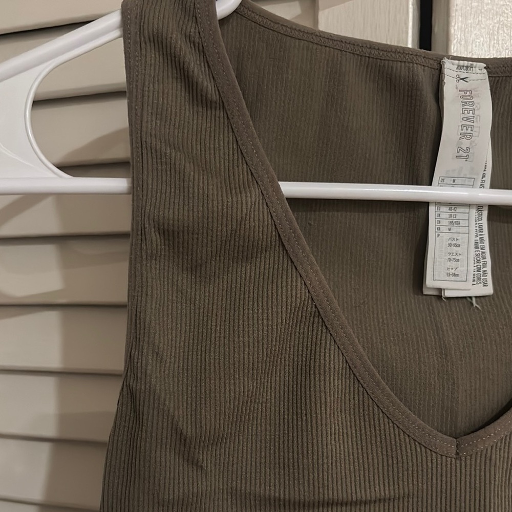 Olive Green Sleeveless Crop Top - Picture 5 of 8